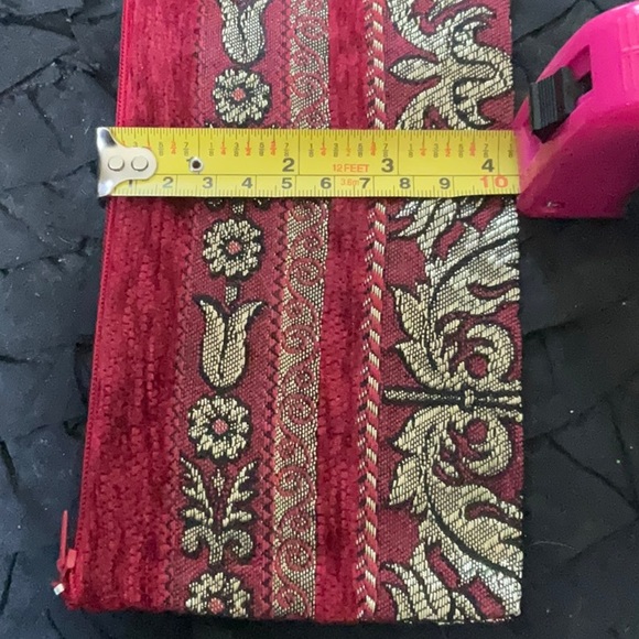 “VINTAGE” Tapestry and Crushed Velvet Red and Gold Patterned Pouch. - Picture 9 of 9
